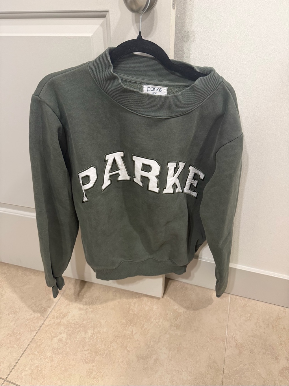 Parke S/M Green Mockneck Sweatshirt. 💚⚡️